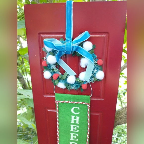 Christmas Cheer Wooden Door Shaped Sign - Picture 4 of 10